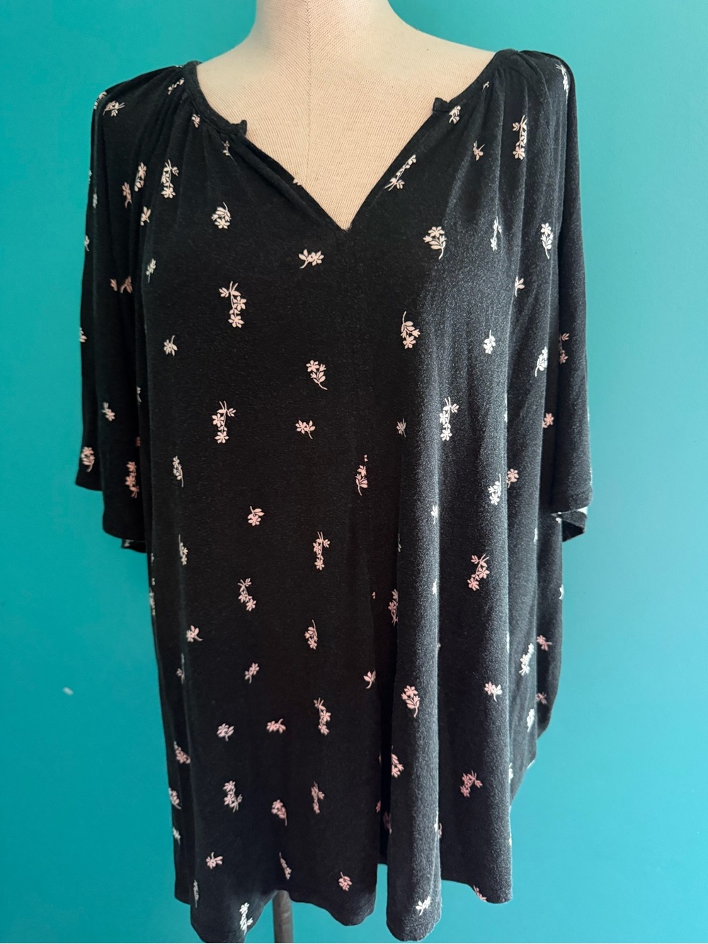 Women's Black Floral V-Neck Relaxed Top